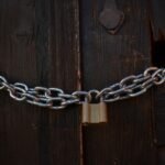 ¿Qué pasa si la vivienda de la subasta está ocupada? Soluciones y tiempos en 2026